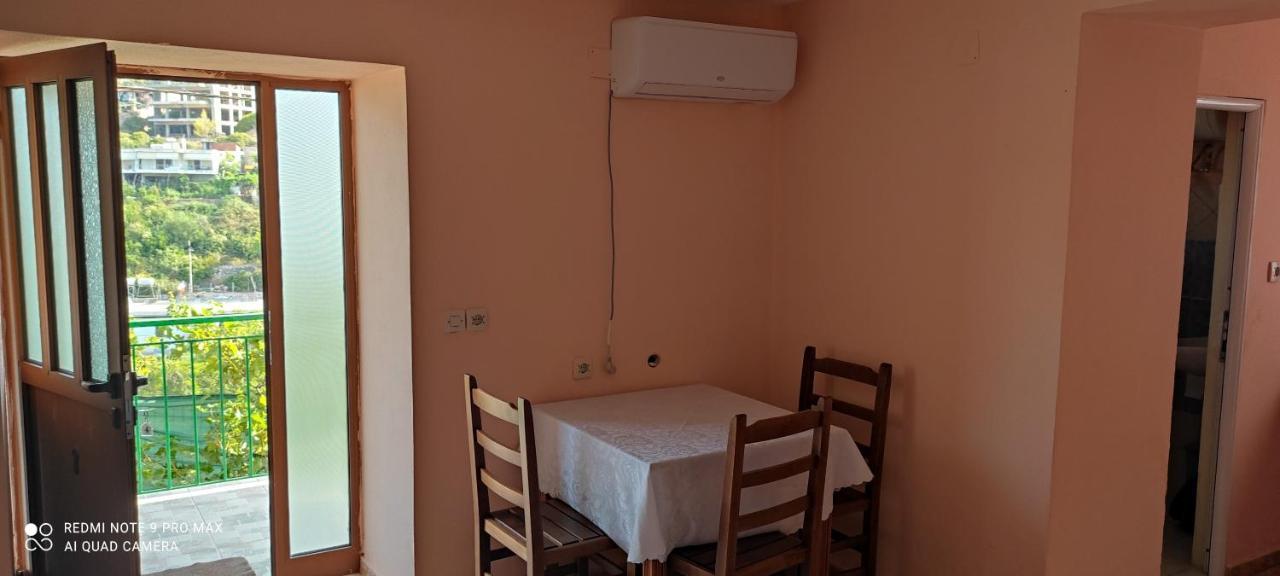 Amalias Room Himarë Exterior foto