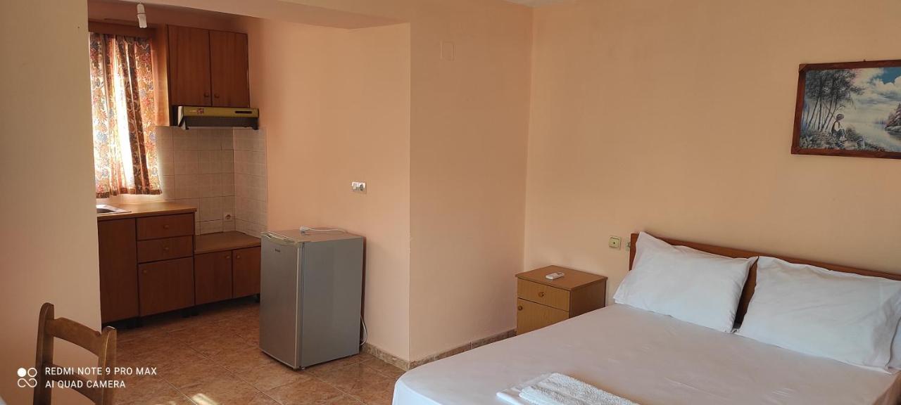 Amalias Room Himarë Exterior foto